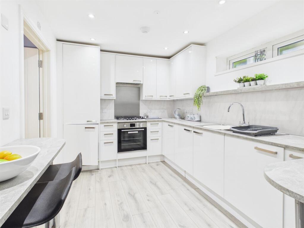 Apartment in Porthcawl, Nottage - View 3