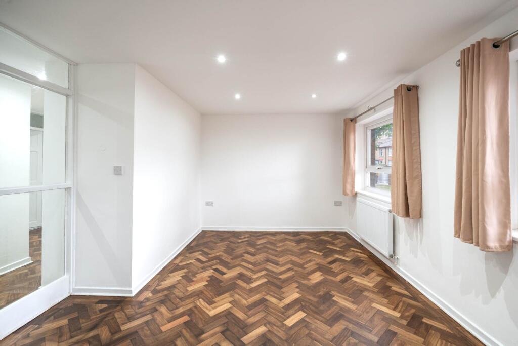 Apartment in London, Royal Borough of Kingston upon Thames - View 2