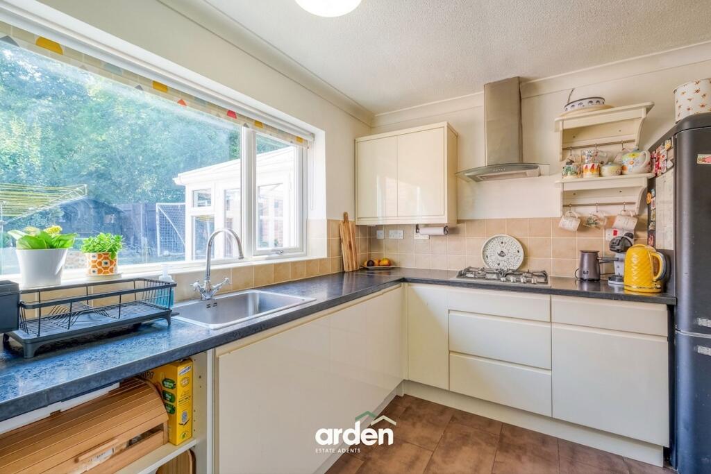 Cheswick Close, Redditch, B98 photo 4