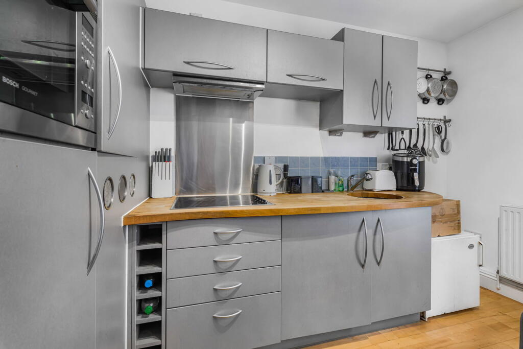 Apartment in Cheltenham, Gloucestershire - View 2