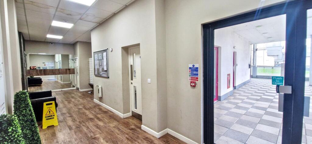 Flat 24, 24 The Crescent, Plymouth, Devon, PL1 3FG photo 4