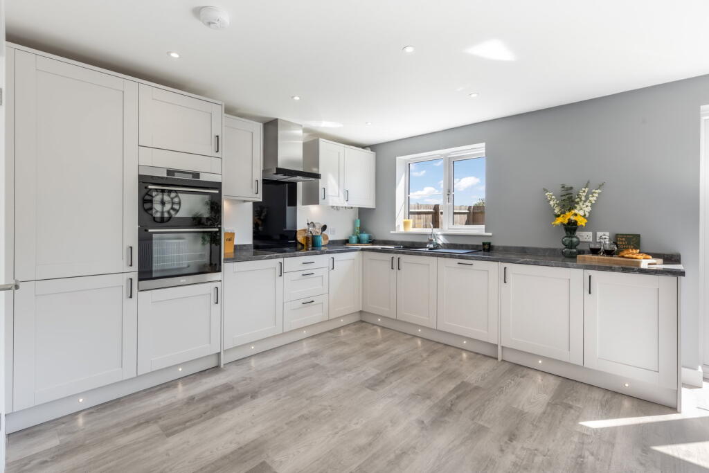 House in Great Harrowden, North Northamptonshire - More