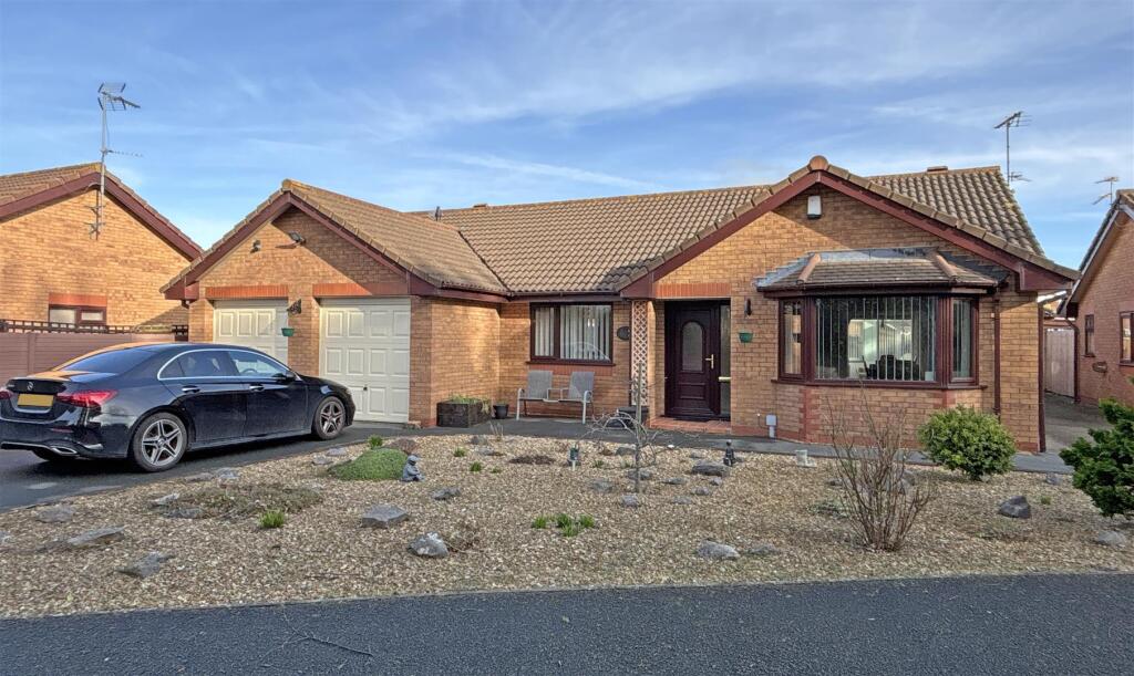 Main image of property: Heol Dewi, Pensarn, Abergele, LL22