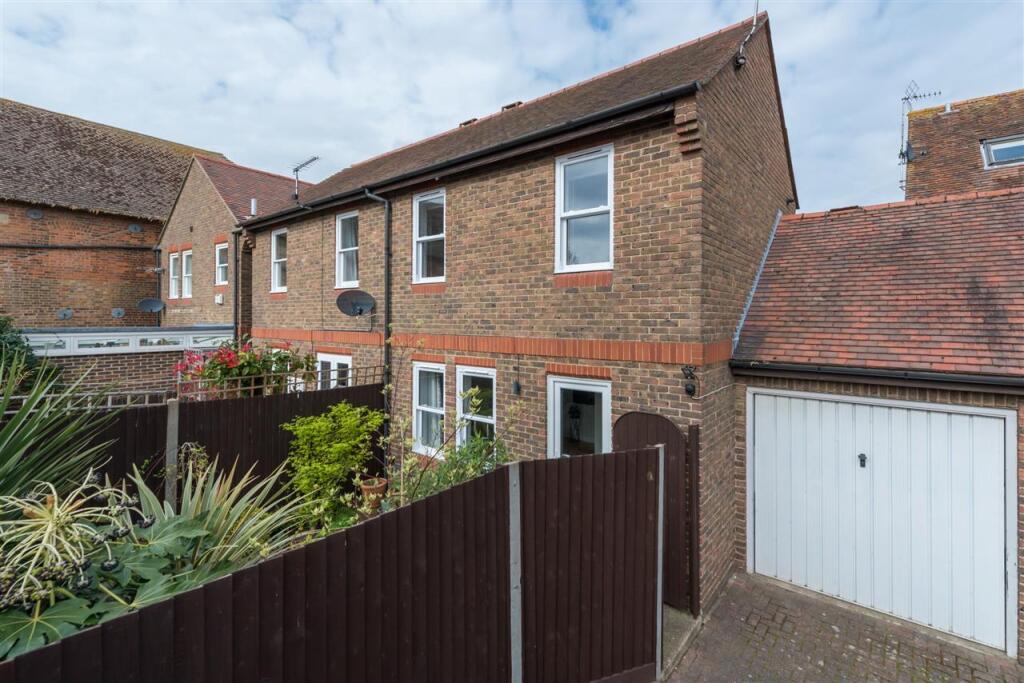 Main image of property: Becket Mews, Canterbury