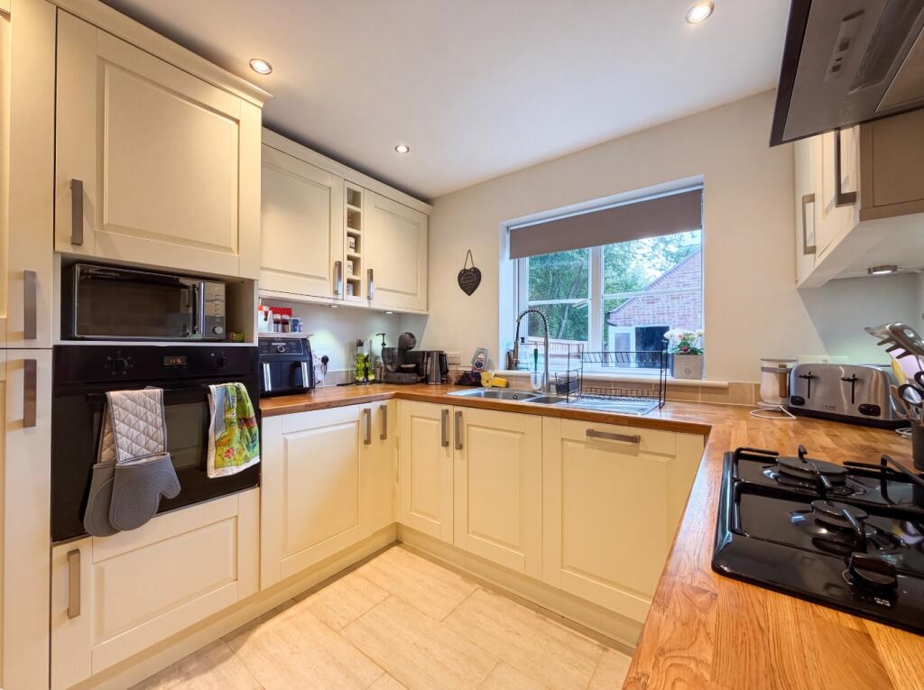 House in Swindon, Redhouse, St. Andrews - View 2