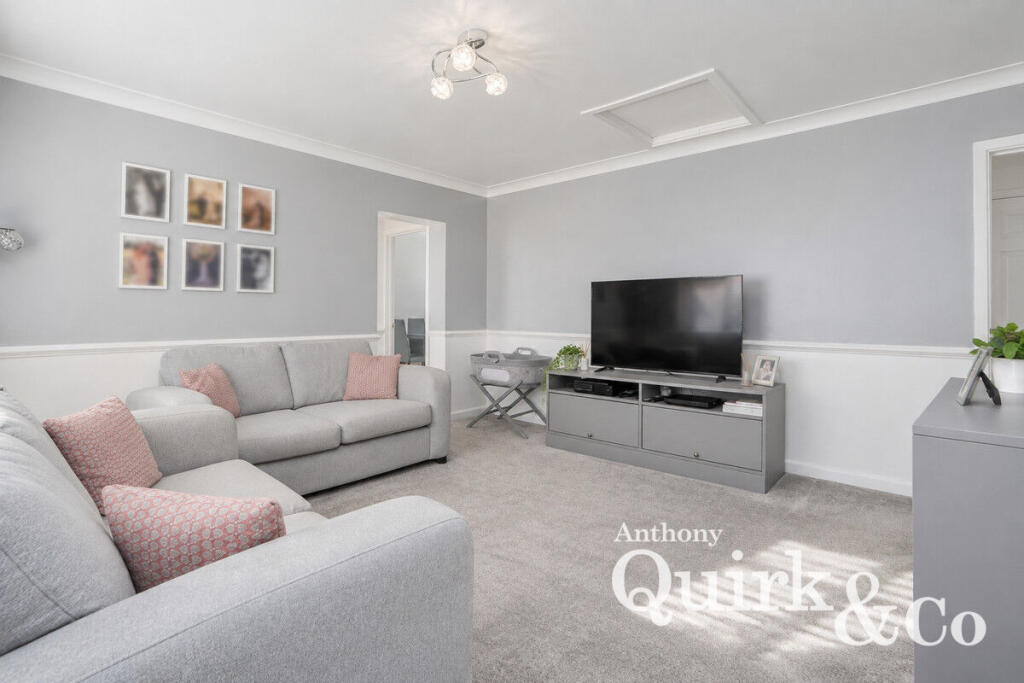 House in Castle Point, Canvey Island - View 3