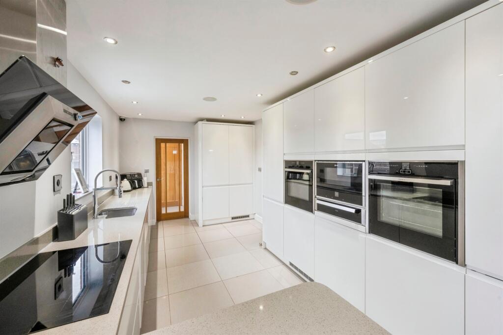 Aspen Close, Edenthorpe, Doncaster photo 3