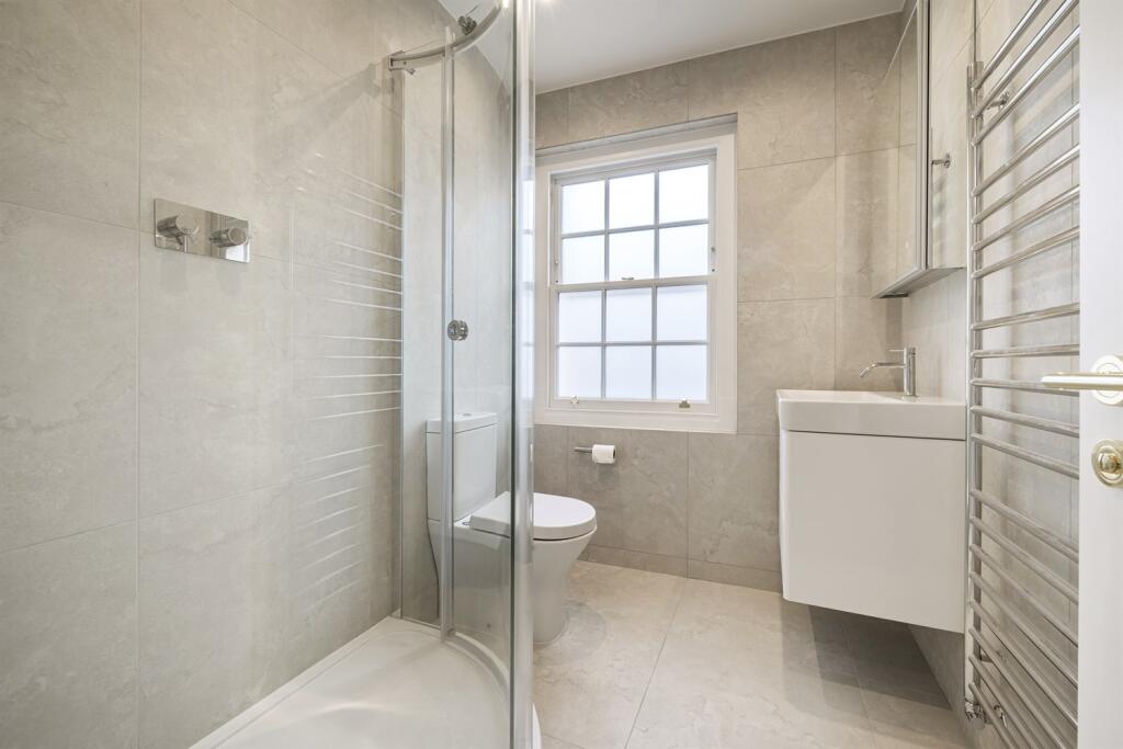 House in London, Earl's Court - More