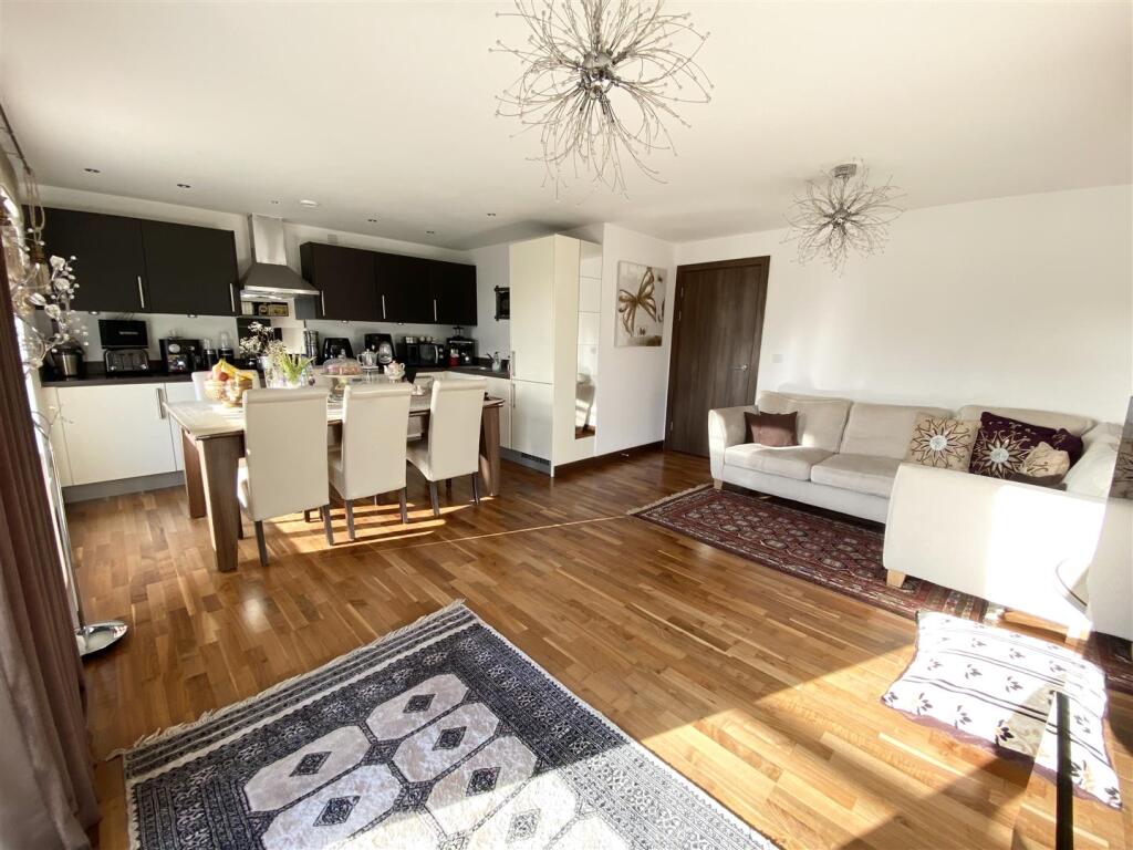 Brecon Lodge, West Drayton, UB7 photo 3