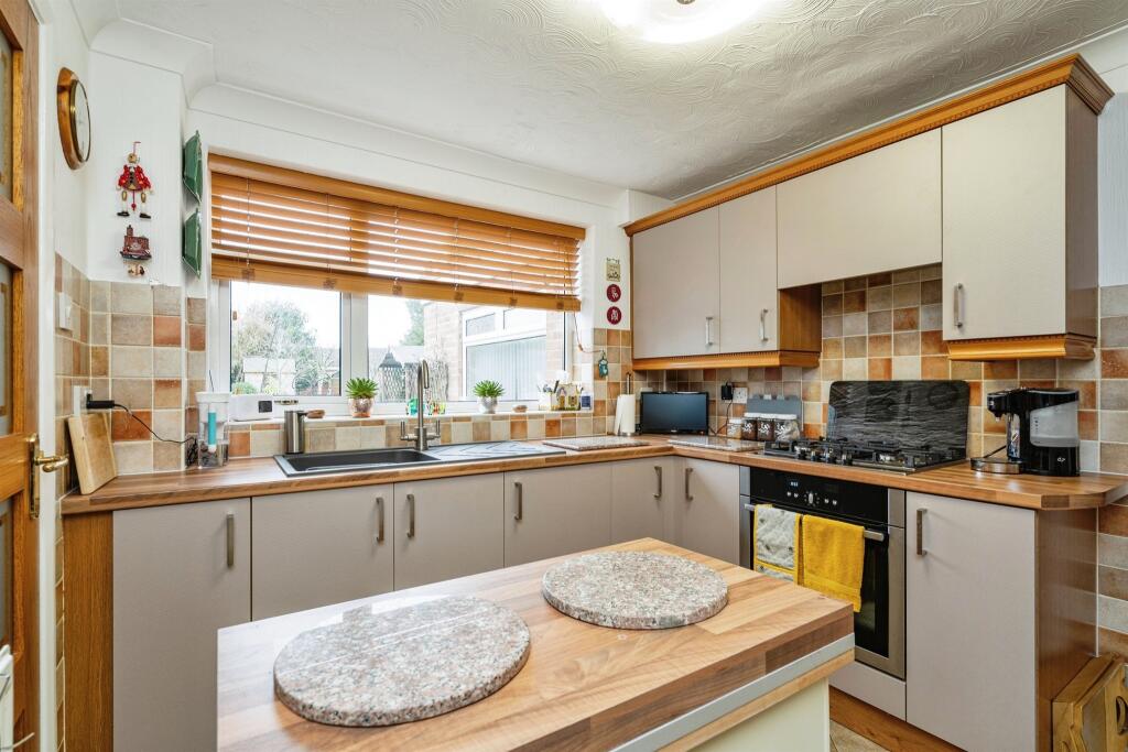 St. Annes Way, Spalding - View 3