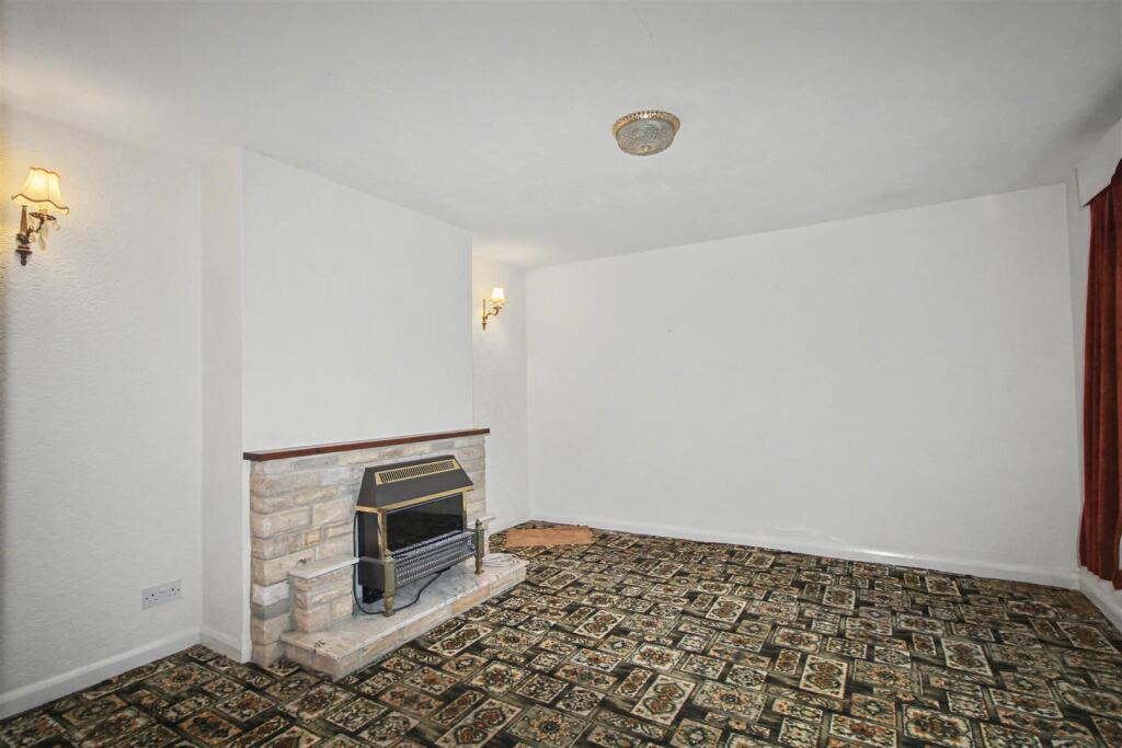 Willow Close, Desborough, Kettering - View 3