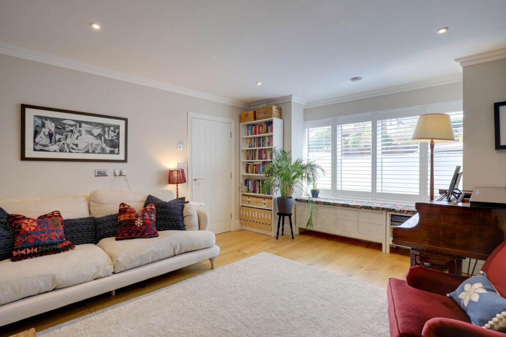 House in South Oxfordshire, Rotherfield Peppard - More