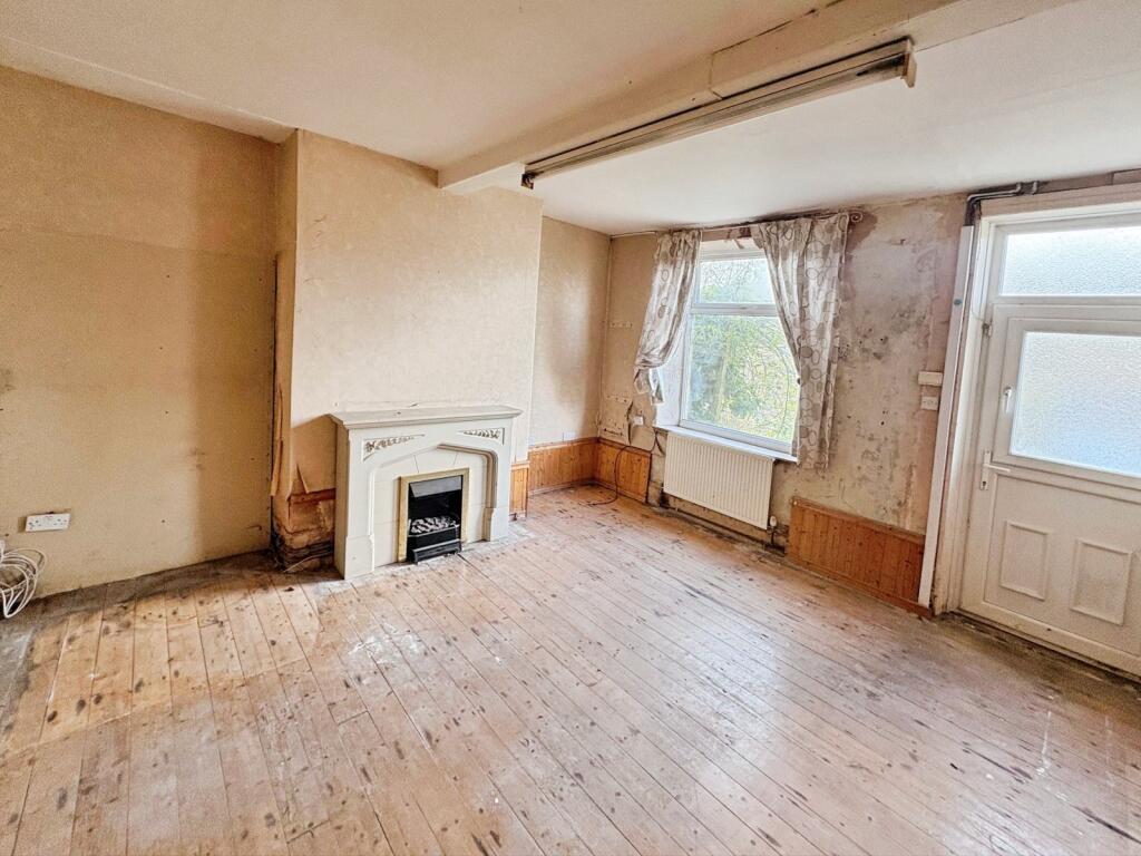 884, Manchester Road, Linthwaite, Huddersfield, West Yorkshire, HD7 photo 4