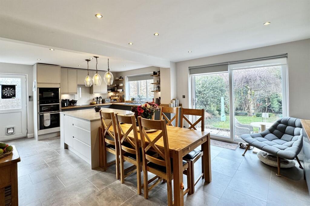 Fairways Close, Glossop, SK13 photo 4