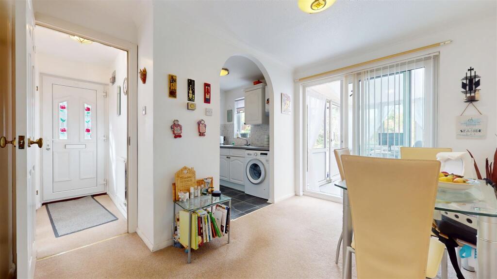 House in Milton Keynes, Downhead Park, Great Linford - More