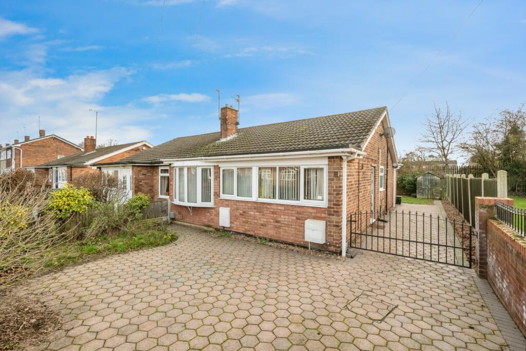 Main image of property: Oakwood Drive, Armthorpe, Doncaster, South Yorkshire, DN3
