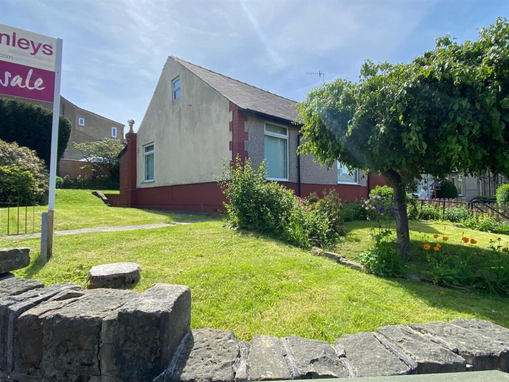 House in Kirklees, Salford, Taylor Hill - View 2