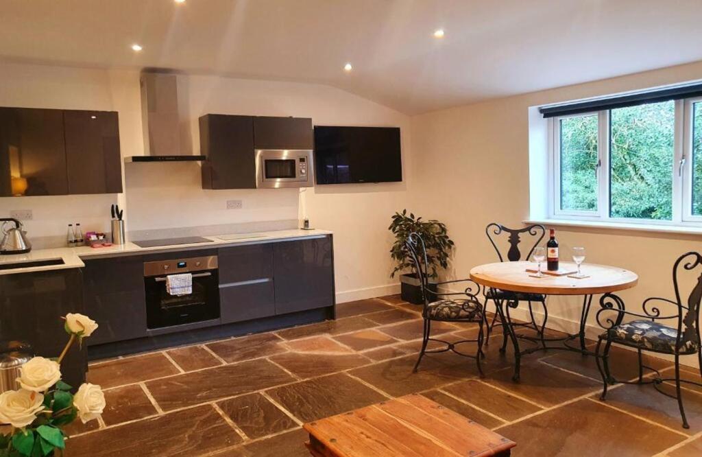prioryscortonapartmentkitchen.jpg