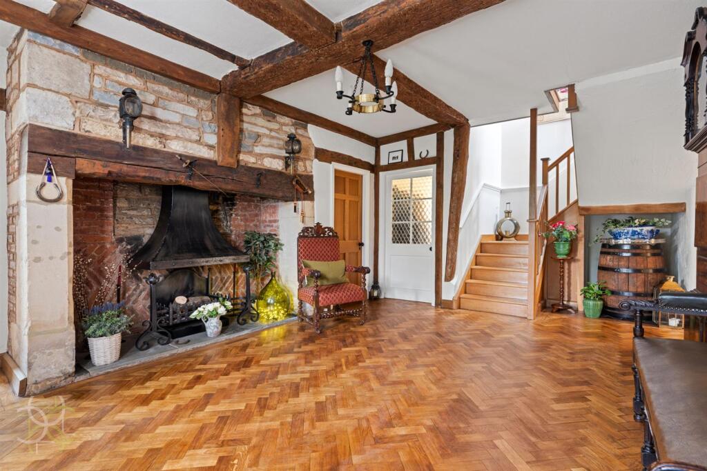 House in Worcester - View 5