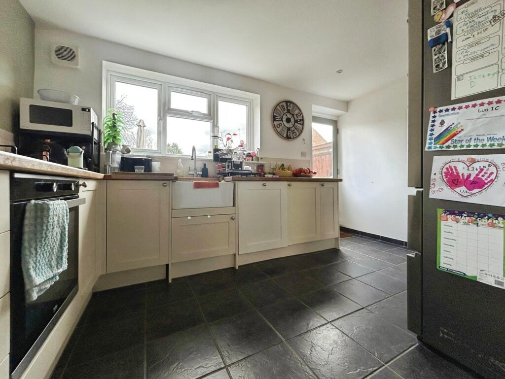 Kennel Lane, Bracknell, Berkshire photo 4