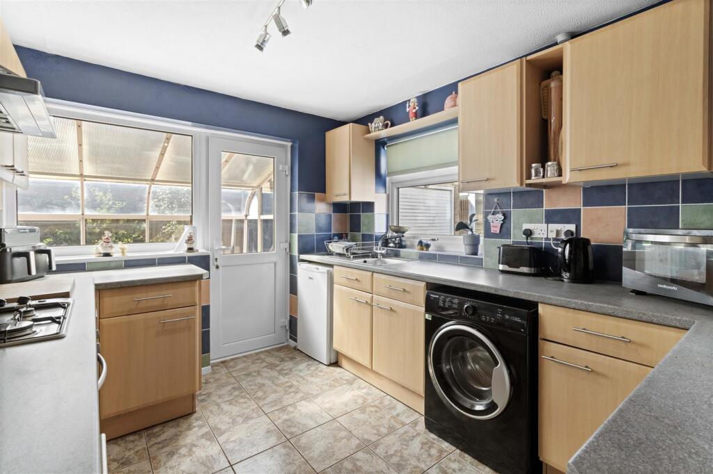 Oldfield Crescent, Hailsham photo 4