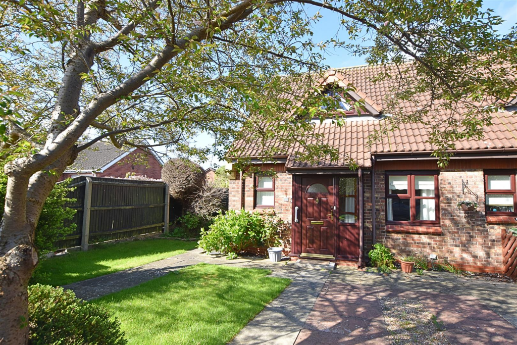 2-bed semi-detached on Meadow View, Cleethorpes, £130,000