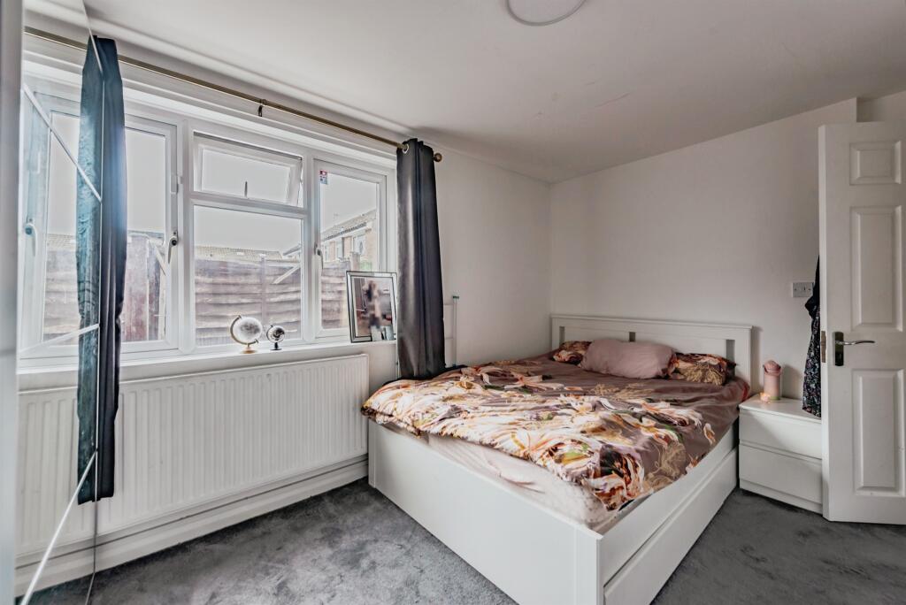 Apartment in Reigate and Banstead, Horley - More