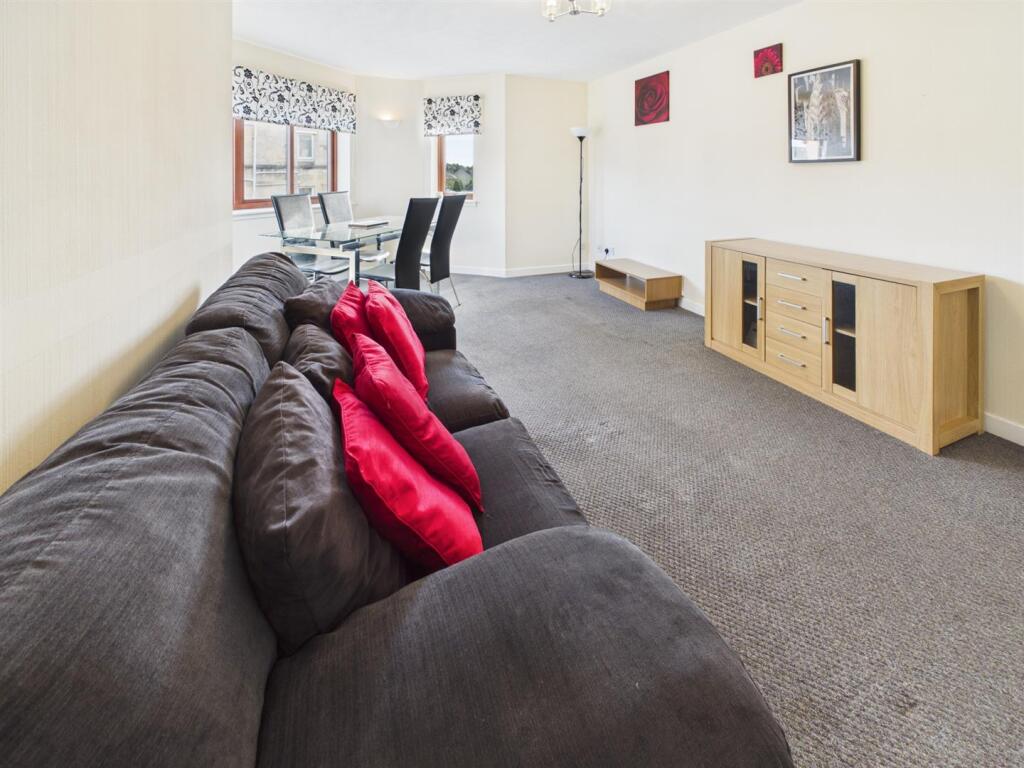 Apartment in Paisley, Renfrewshire - View 4