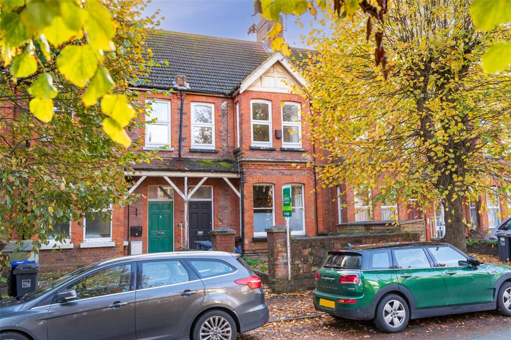 1-bed flat on Pavilion Road, Worthing, West Sussex, BN14, £175,000