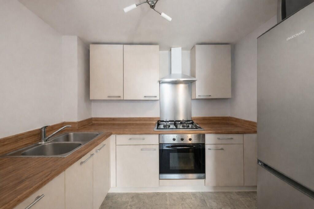 Croydon Road, Caterham, Surrey, CR3 photo 3