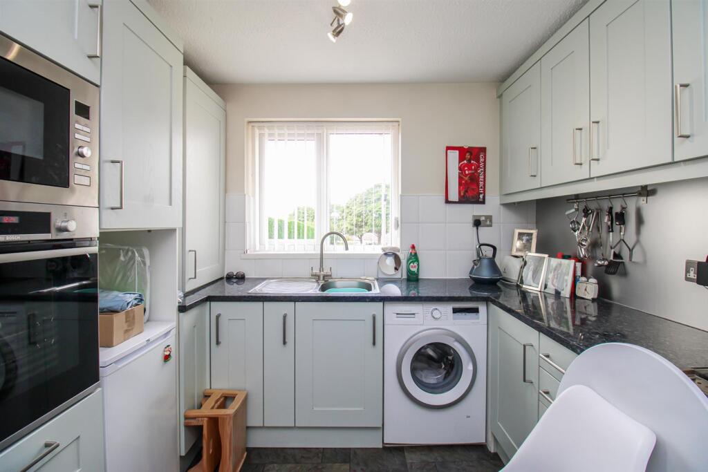 House in Wakefield - View 4