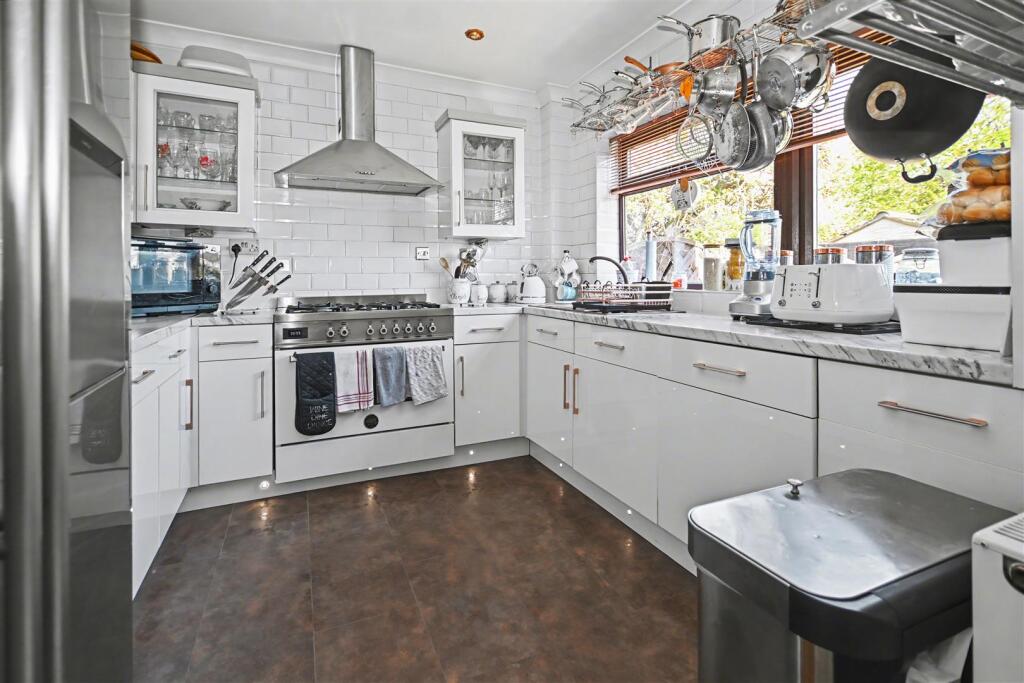 House in Southend-on-Sea - View 4