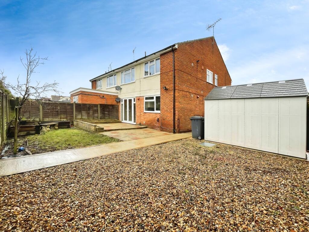 Apartment in Slough - View 4