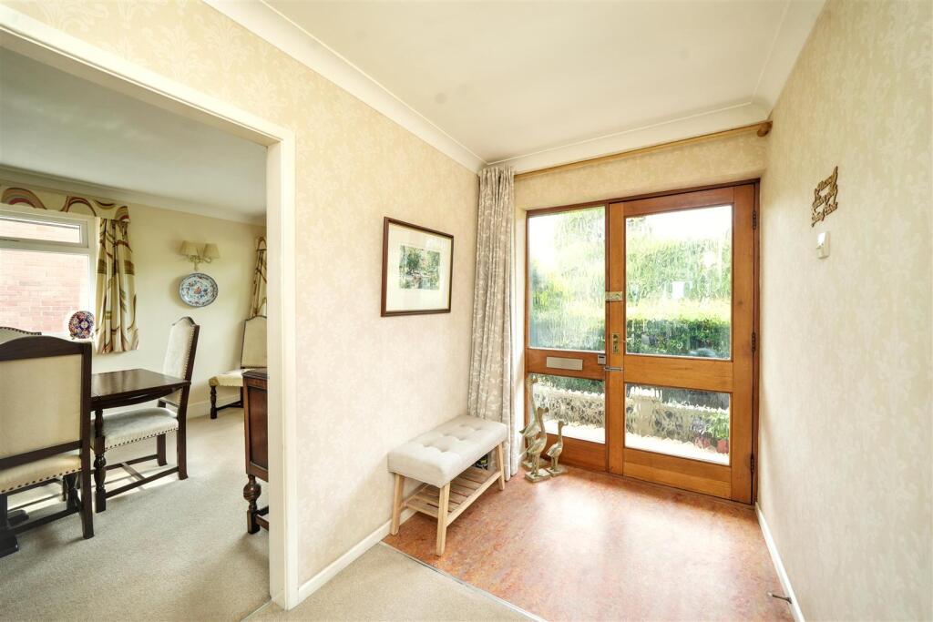 Springhill Lane, Lower Penn, WOLVERHAMPTON photo 4
