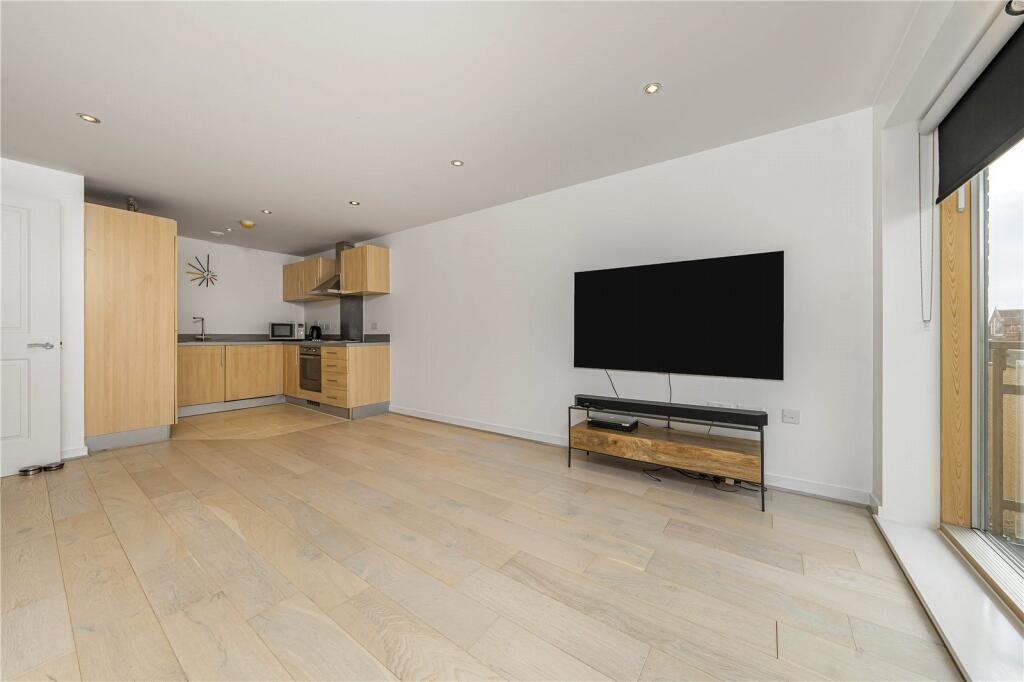 Lawrie House, London, SW19 photo 4