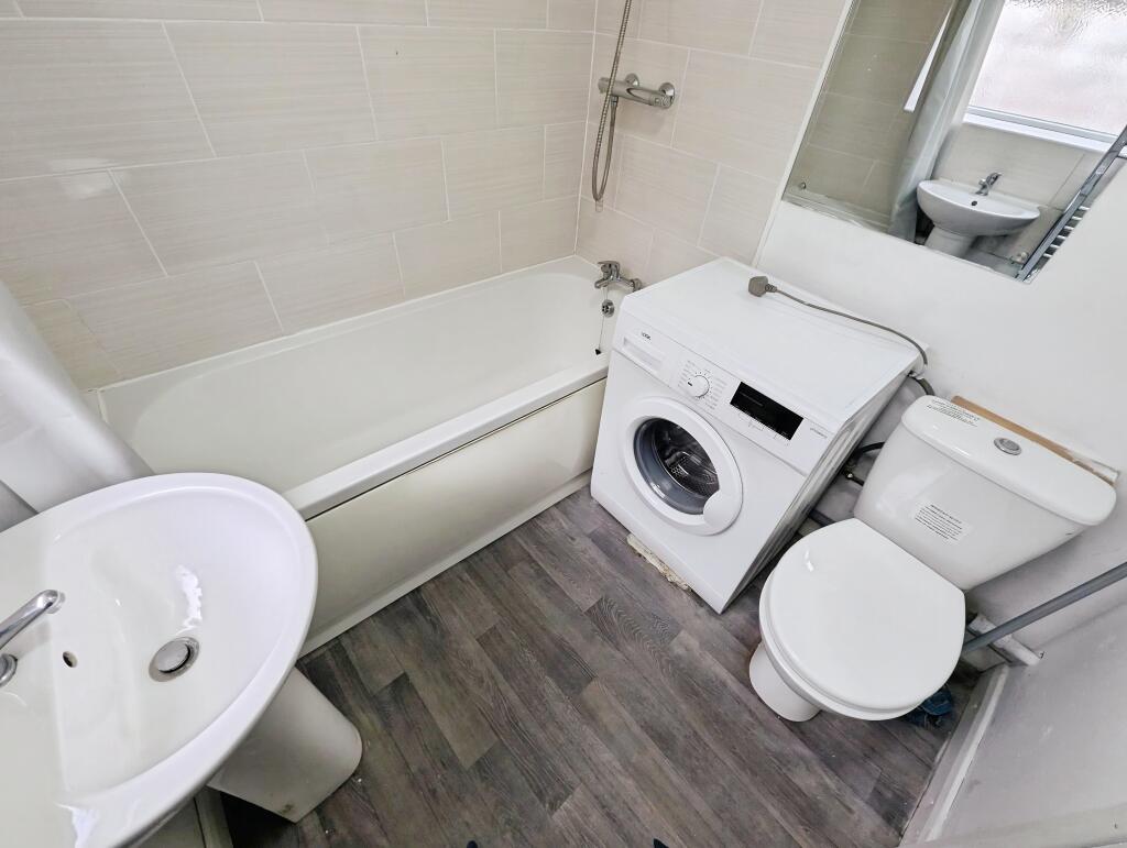 30 Cashs Lane, Foleshill, Coventry, West Midlands CV1 4DS photo 4