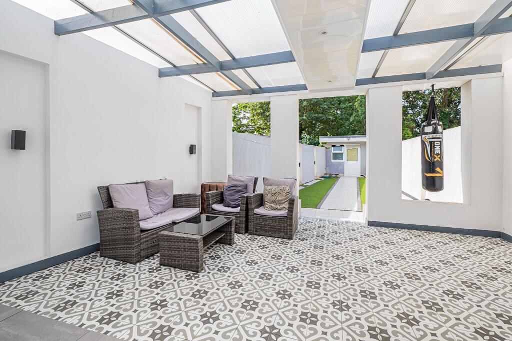 House in Twickenham - More