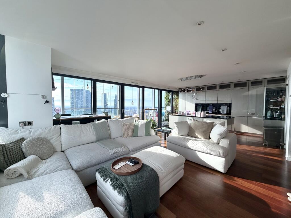 Main image of property: Beetham Tower, 301 Deansgate, Manchester, M3 