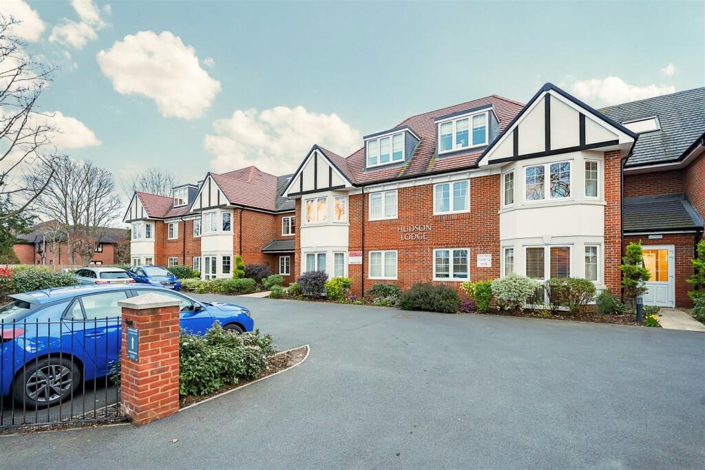 2-bed house on Hudson Lodge, Cheam, Sutton, Greater London, £470,000