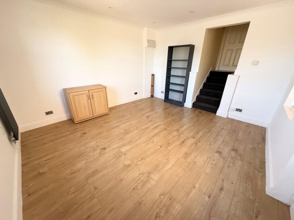Main image of property: High Road, North Finchley
