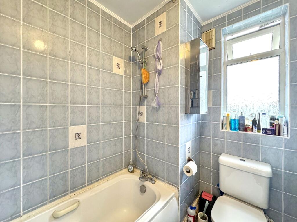 Stonegrove, Edgware, HA8 - More