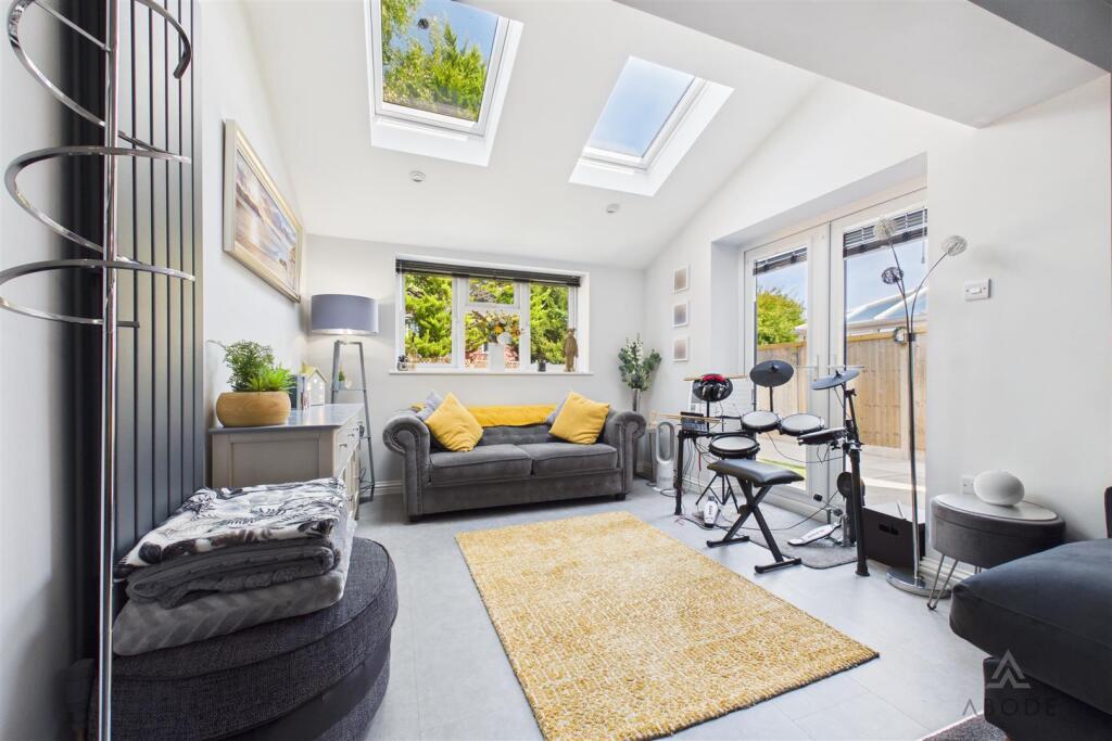 House in Stoke-on-Trent - View 4