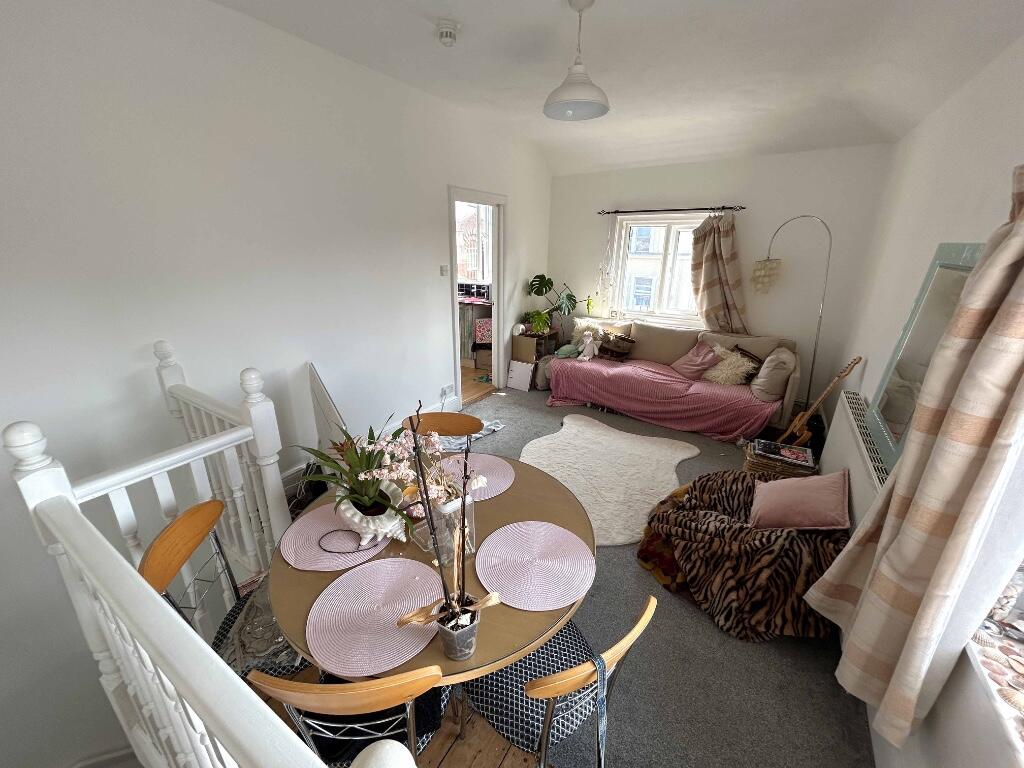 Apartment in Bournemouth, Pokesdown - View 2