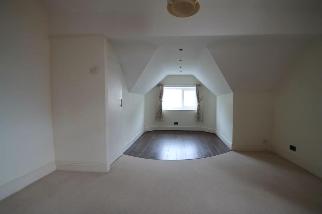 Flat 5, 83 Abbey Road, Llandudno, Conwy, LL30 2EH photo 2