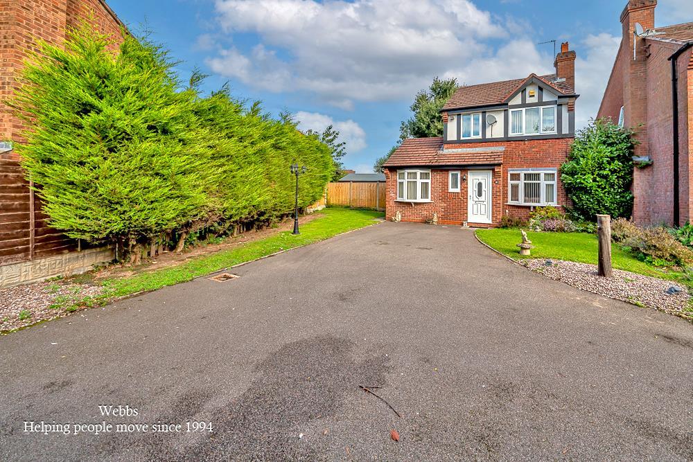 3-bed detached on Brook House Lane, Featherstone, Wolverhampton, £325,000