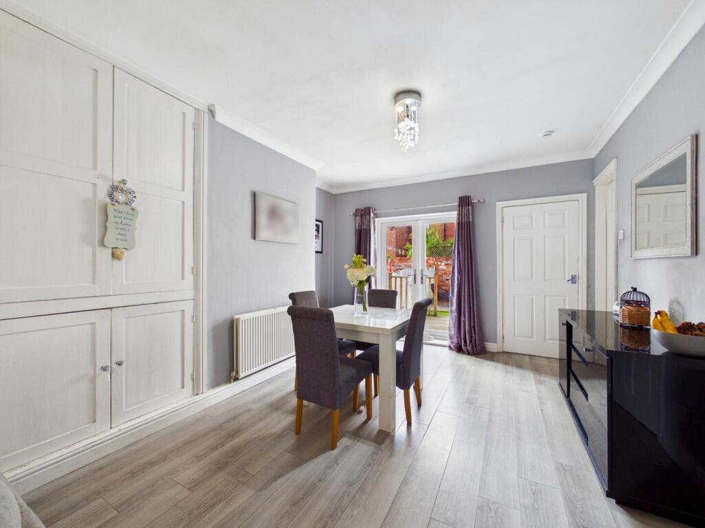 House in Wakefield, Marl Pits, Chequerfield - More