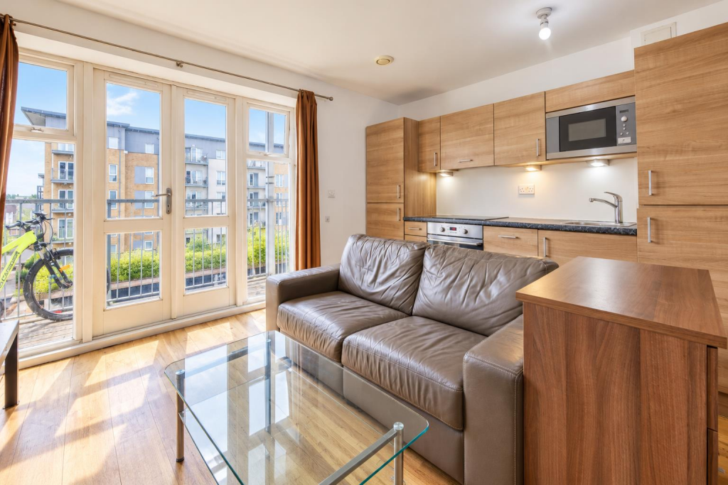 Apartment in Southall - View 4