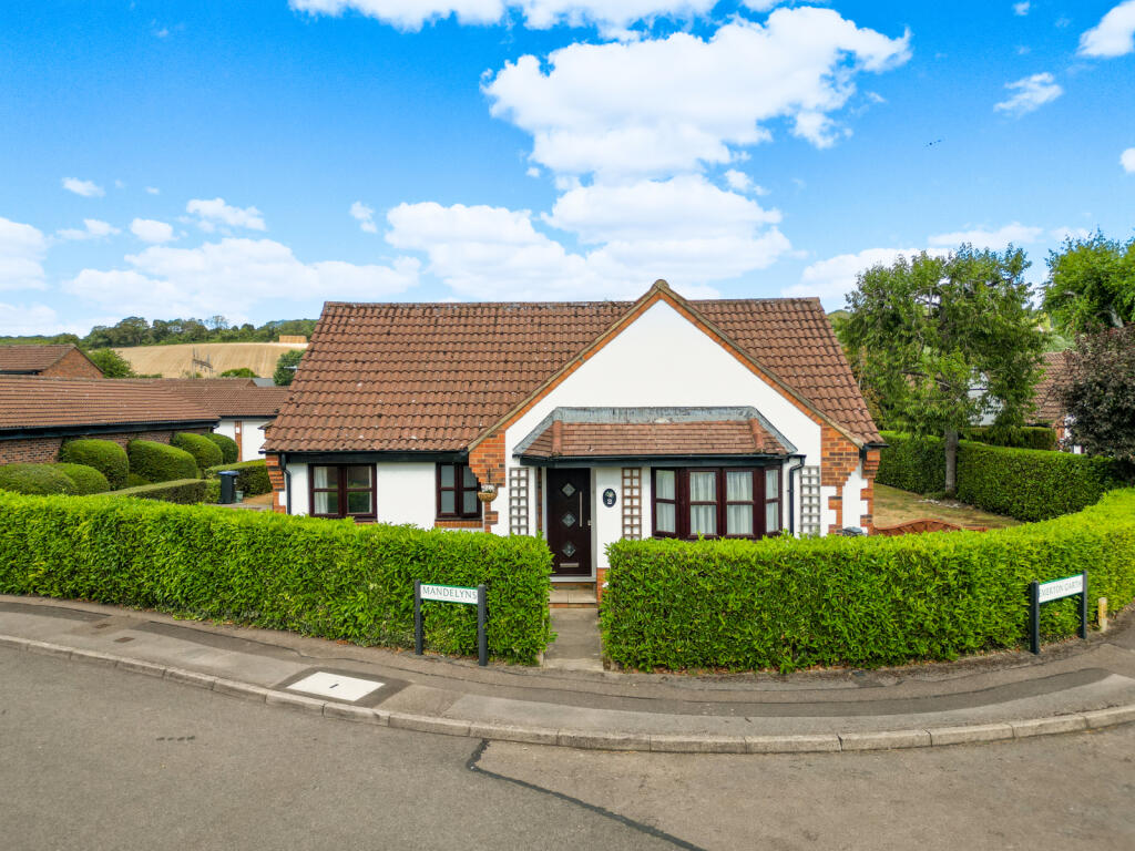Main image of property: Mandelyns, Northchurch