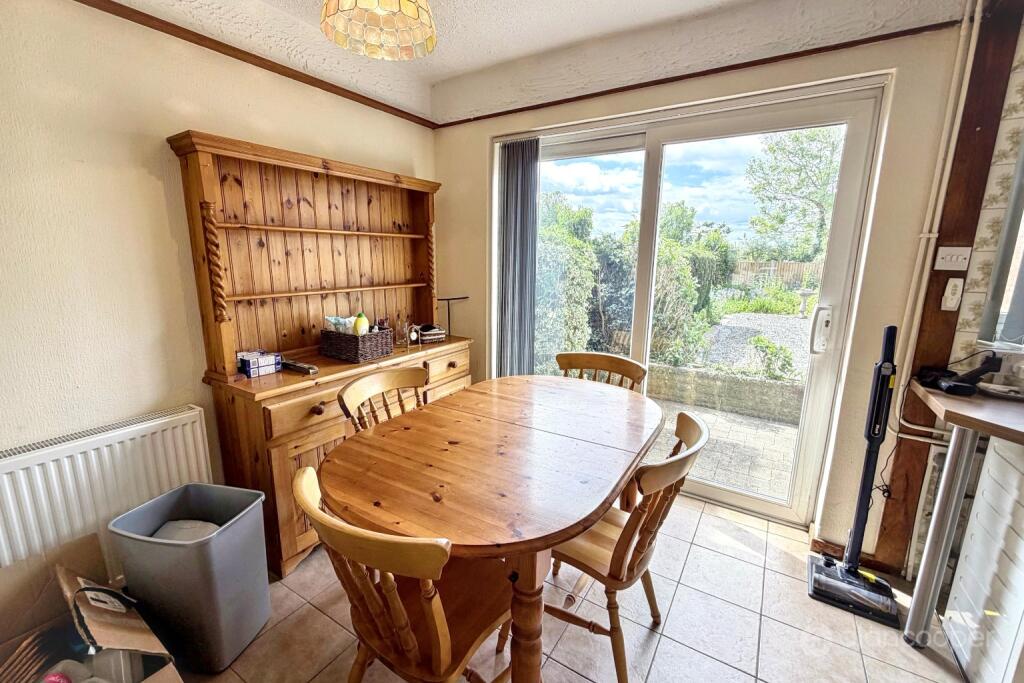 House in Nuneaton and Bedworth, Warwickshire - View 4