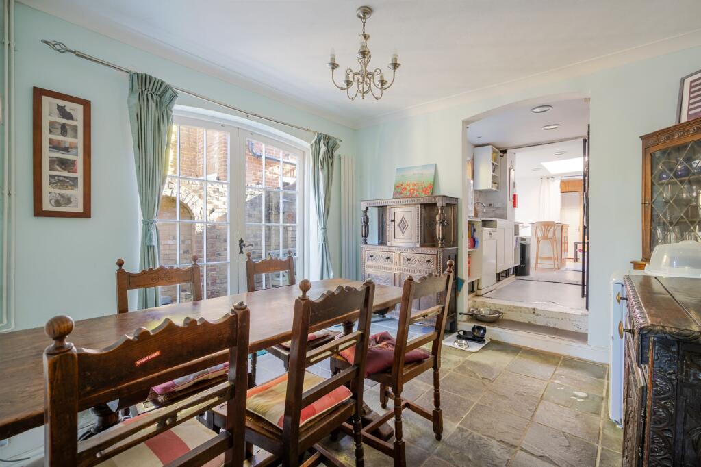House in Slough - View 4